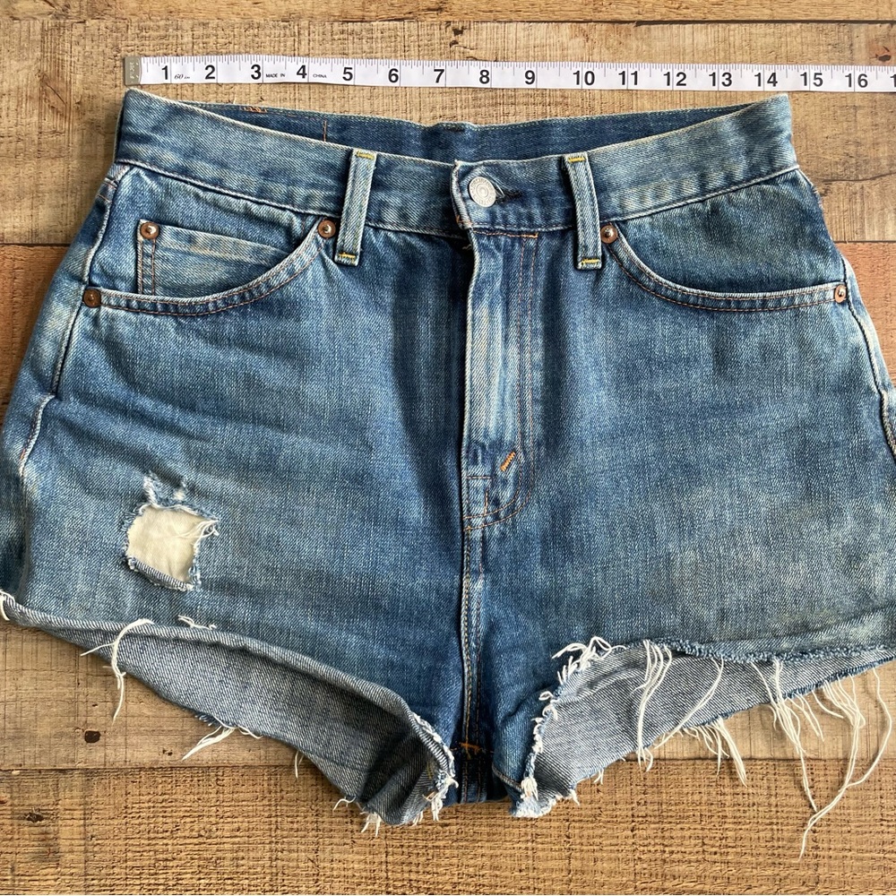 LEVis 701 Cutoff Denim Jean Shorts High Waist Daisy Dukes Size 28 White Label - Picture 7 of 8